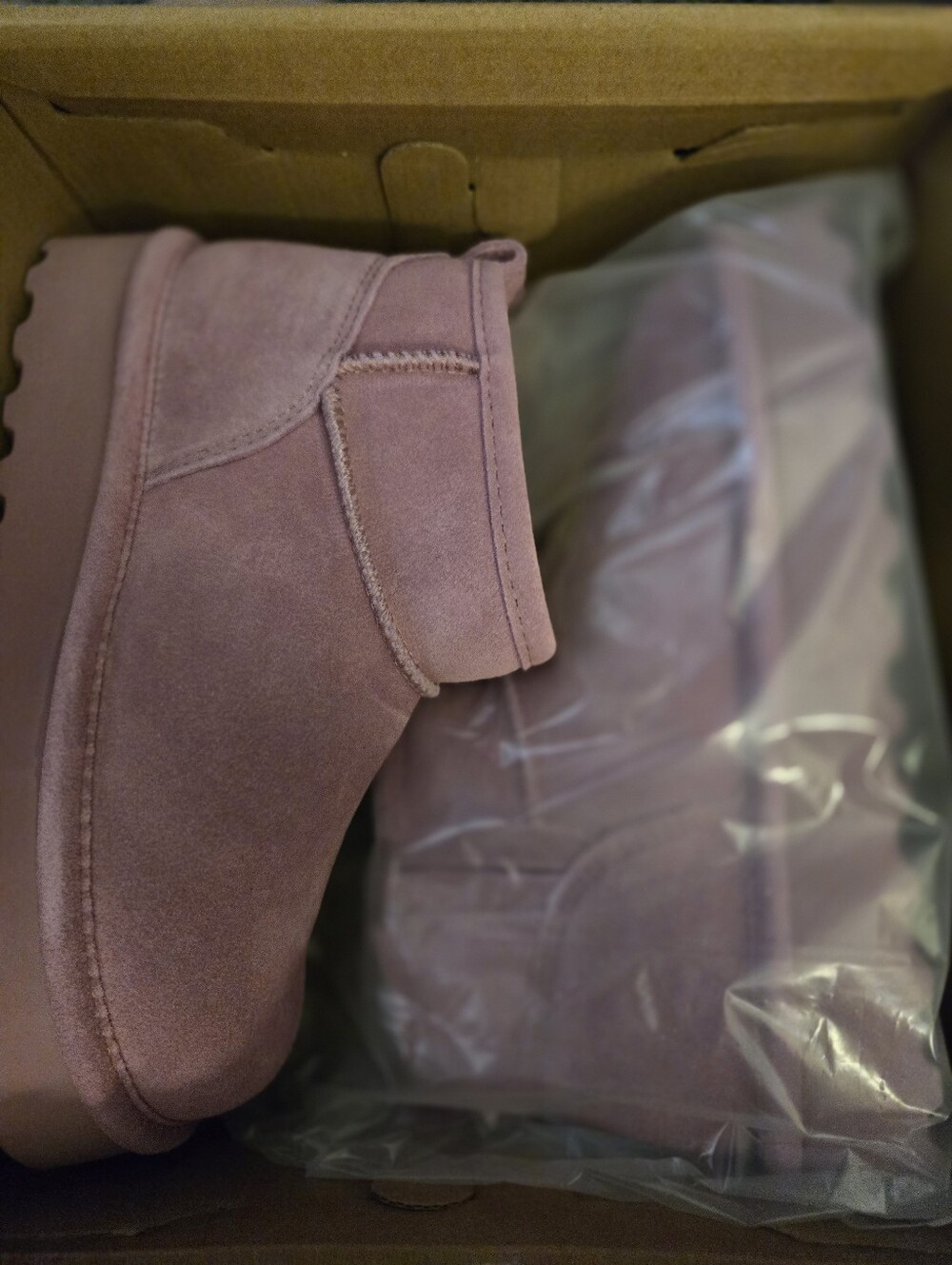 BearPaw Retro Shorty Youth Dusky Orchid Suede Cozy Ankle Boots, Size 4, New